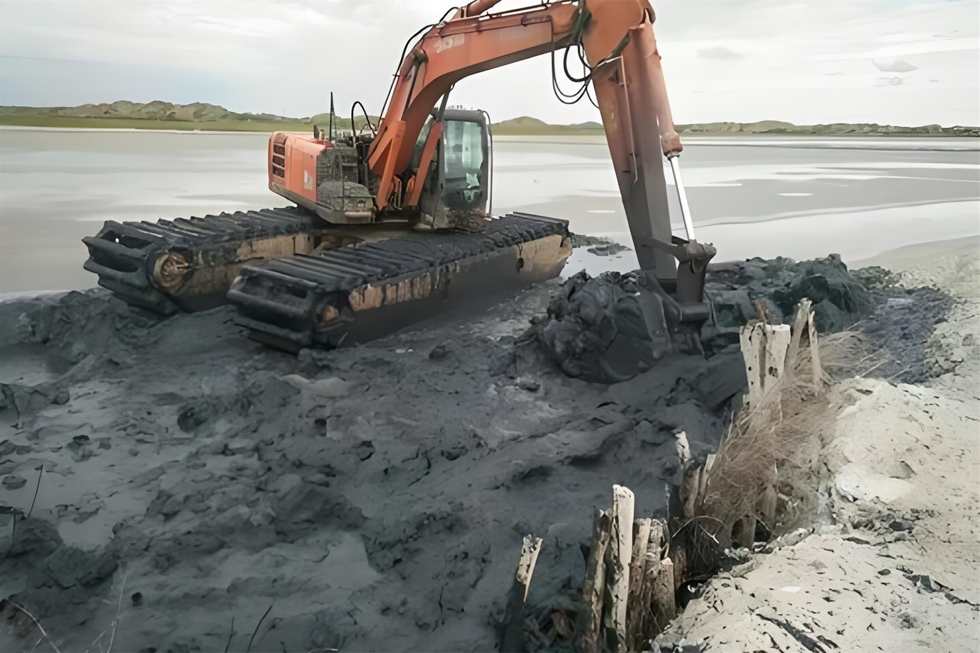 淮南水挖清淤團隊泓樺錦嘉 - 小型水挖清淤適合鄉(xiāng)村溝渠作業(yè)嗎?