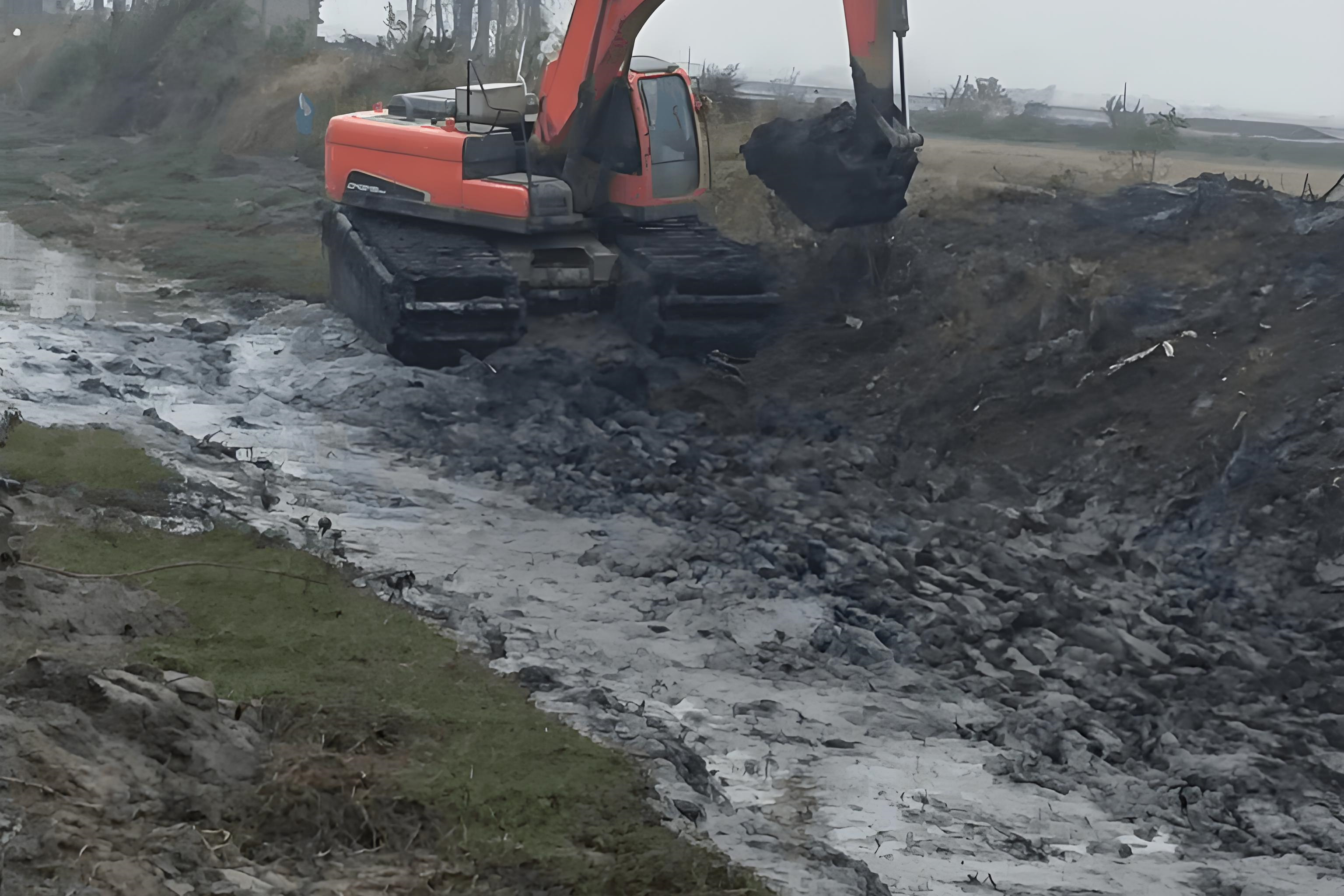 廣東湛江挖機清淤施工隊-挖機清淤能在水下作業(yè)嗎??