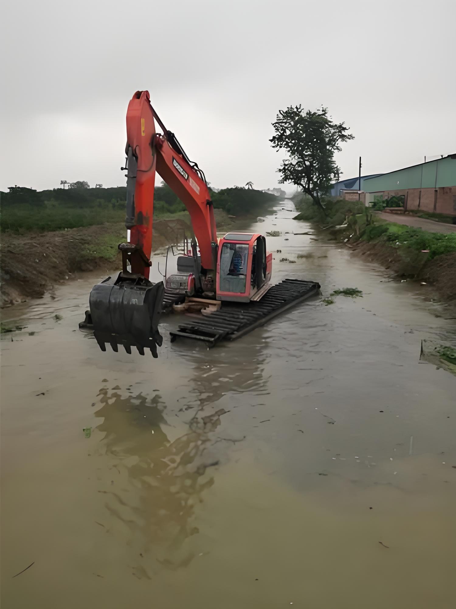 四川自貢挖機(jī)清淤施工隊(duì) - 水上挖機(jī)清淤能處理含有水草的淤泥嗎?