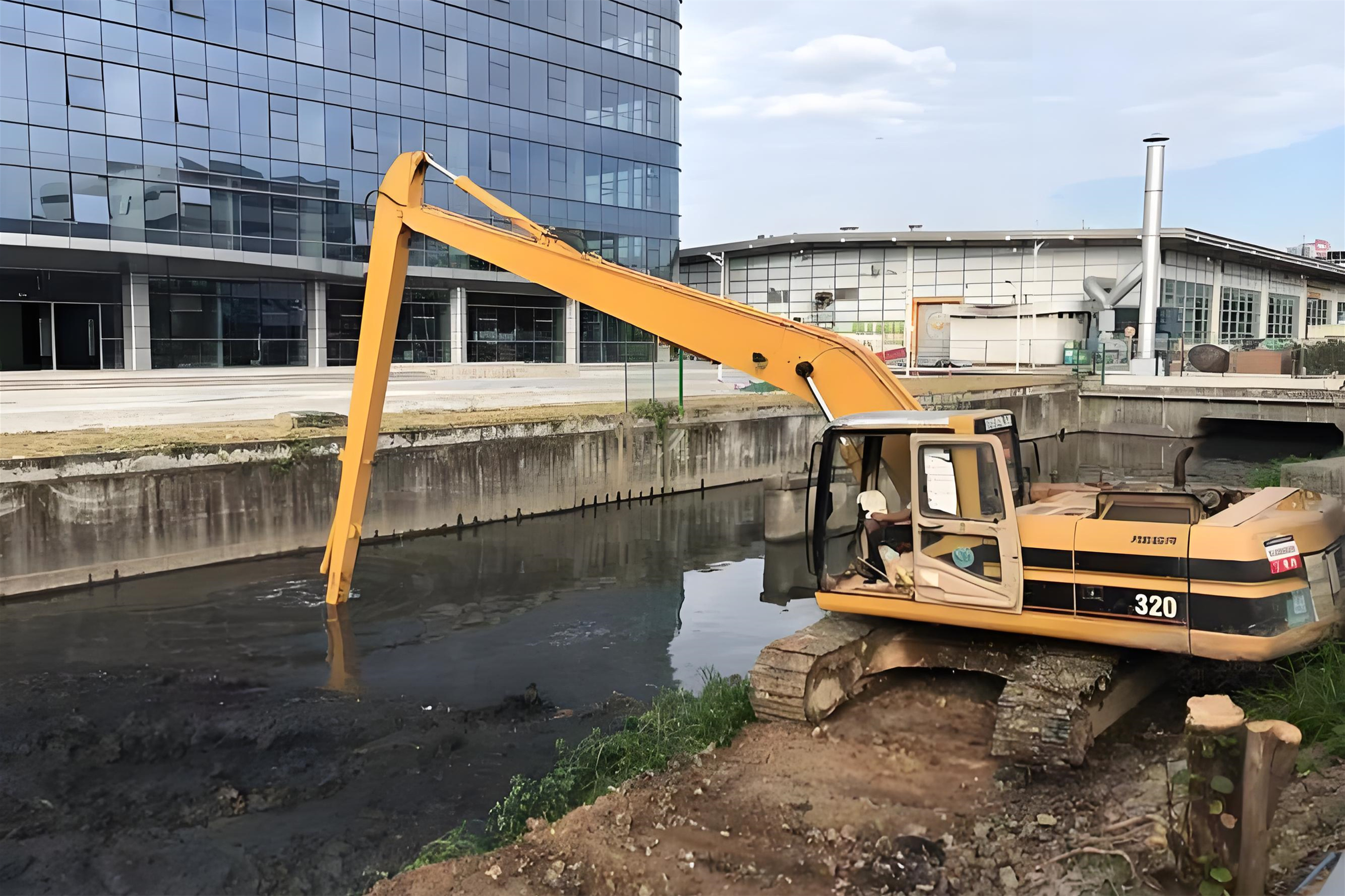 北京豐臺區(qū)水上挖機(jī)清淤隊(duì)-沼澤地清淤后土壤如何處理?