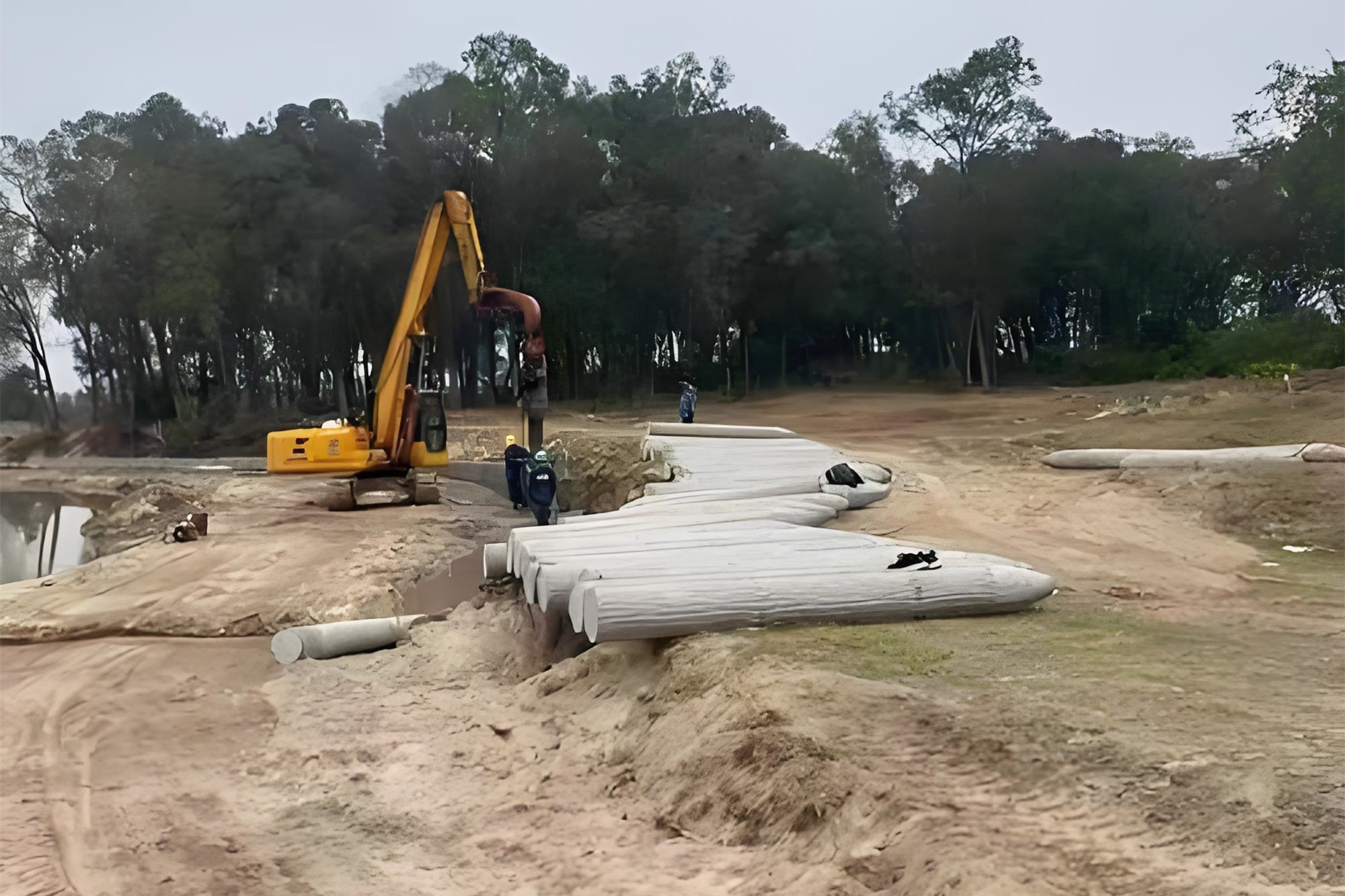 水泥仿木樁廠家泓樺錦嘉-水泥仿木樁價(jià)格是按根還是按立方計(jì)算?
